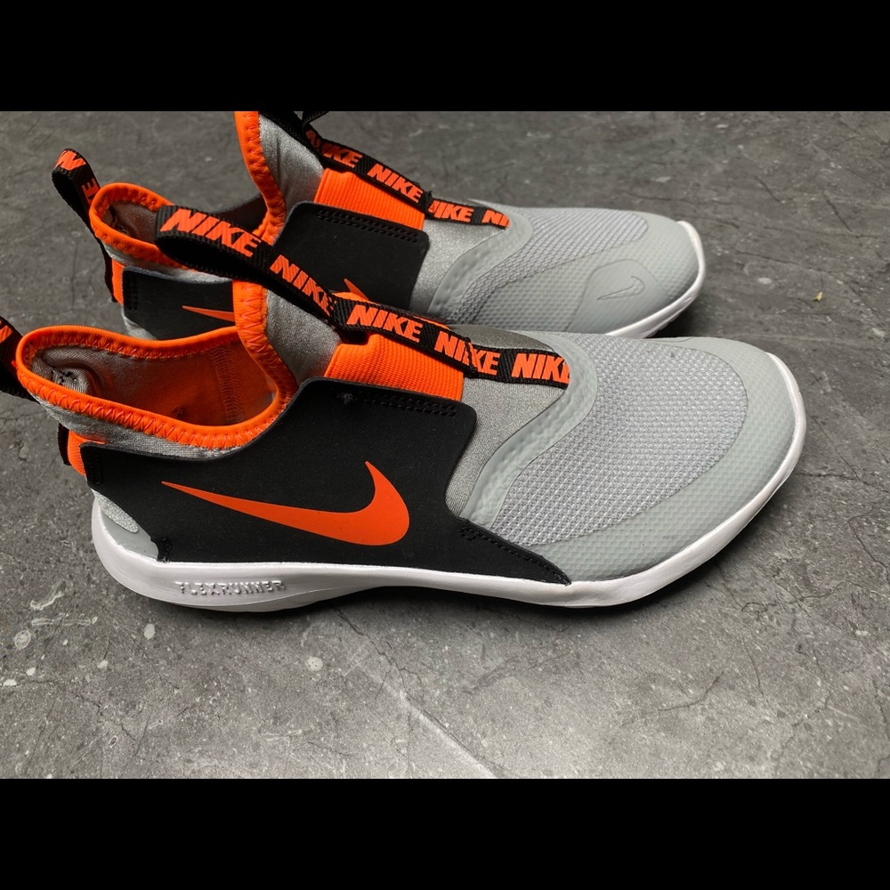 Nike big kids slide on sneaker - 4Y
